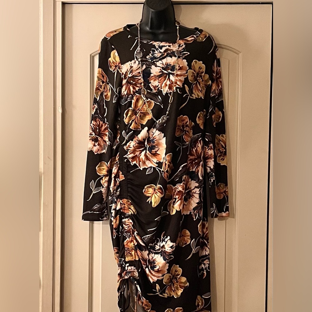 ♥️ SALE 4/$20 Annabelle Floral Dress - Lovely Unique Side Gather